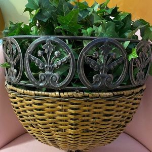decorative wall arrangement, OS, brown basket ivy